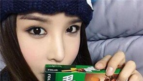 하리수♥미키정, 빼빼로로 애정 과시?… 빼빼로 들고 ‘찰칵’