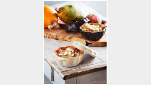 [우먼 동아일보 TV] 1인 1식 프렌치 레시피! ʻ프렌치어니언스프와 바게트ʼ 푸드 스타일리스트 김상영이 제안하는 르크루제 스톤웨어 미니 호박 요리