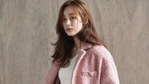 배우 김효진, 프렌치 시크 겨울 화보 공개