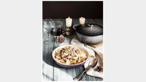 [우먼 동아일보 TV] 접대용 파스타 요리! ʻ버섯들깨크림파스타ʼ 푸드 스타일리스트 김상영이 제안하는 르크루제 찌개 냄비 요리