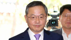 金, 안대희 40분 독대 “접전지 출마를” 