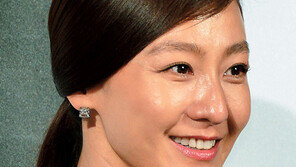 얼굴에 가득한 재복 살리는 이미연의 내추럴 메이크업