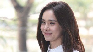 [연예 뉴스 스테이션] 정혜영, 연탄 배달 봉사 이어 연탄 5만장 기부