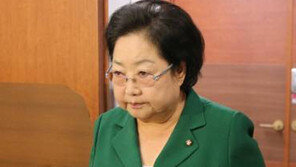 김을동 “女, 똑똑한 척하면 밉상… 약간 모자란 듯” 황당 조언