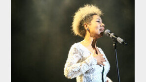 온 가족이 즐기는 <럭키데이> 2016 인순이콘서트 열려