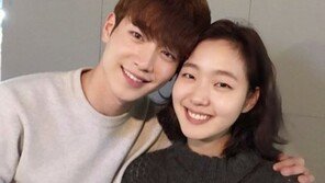 ‘치즈 인 더 트랩’ 서강준-김고은, ‘백설커플’ 인증샷…얼굴 밀착 ‘두근두근’