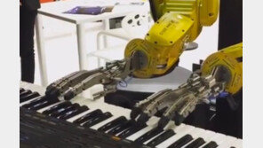 기가 막힌 로봇의 피아노 연주, 스티비 원더 ‘판박이’