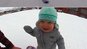 스노보드 즐기는 생후 14개월 아기 영상