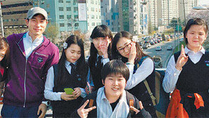 “한 팔 없어도… 물구나무 서기 거뜬해요” 임용 5년차 지체장애 김인탁 체육교사