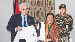 WTF, 네팔 대통령에 태권도 명예 9단증