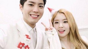 응팔 박보검, 아이린과 화이트 커플룩 “매주 즐거운 금요일 보내시길”