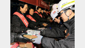 롯데월드타워 공사현장서 떡 선물