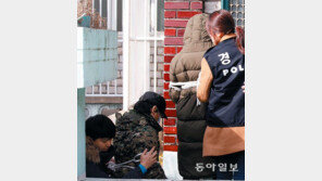 “패륜 범죄자 얼굴 왜 가리나” 주민 분노