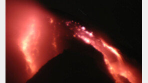 일본 가고시마 사쿠라지마 화산, 격렬하게 분화…연기 2200m 치솟아, ‘화산뢰’ 현상도 관측