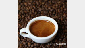 커피 건강하게 마시는 방법, 믹스커피 마실 때 봉지로 저으면 NO!