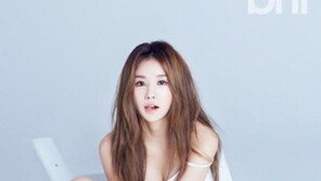 톡하는대로 차오루, 화보서 잠옷 입고 아찔한 속살 노출