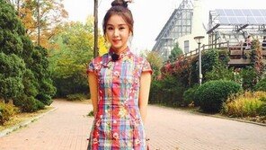 톡하는대로 차오루, 짧은 치파오 입고 드러낸 늘씬한 각선미