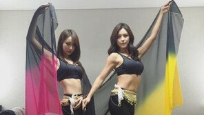 ‘본분 금메달’ 경리, 머슬퀸 인증샷 보니…권도예와 함께 ‘S라인’ 대결