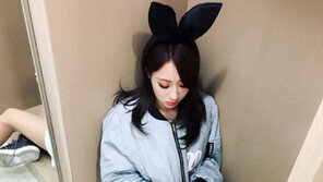 본분 금메달 경리, 하의 실종 패션+깜찍 토끼 귀 머리띠…‘섹시발랄’ 인증샷