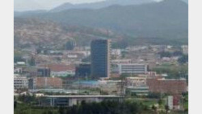 북한 개성공단 남측 인원 추방 “설비·물자·제품은 인민위원회가 관리” 군사통제구역 선포