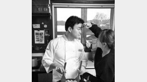 ‘아이가 다섯’ 소유진, 남편 백종원 눈썹 그려주는 다정한 아내