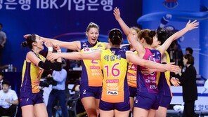 ‘알렉시스 영입 효과’…흥국생명, 선두 IBK기업銀 잡고 2연승