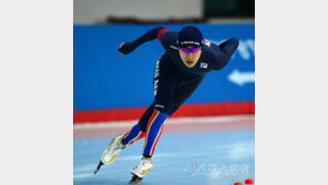 매스스타트 금메달 이승훈, ISU 세계 선수권대회서 0.06초 차이로 우승