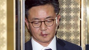 원유철 “홍용표 해임 사유가 되나? (야권의) 정치적 공세일 뿐” 일축