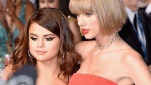 테일러 스위프트, 2016 그래미 어워드 과감한 의상 ‘눈길’