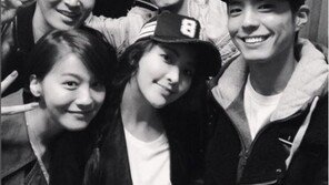 육룡 정유미, 박보검과 즐거운 인증샷…환한 미소 ‘눈길’