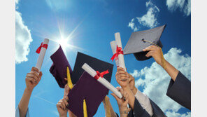 “졸업·입학을 축하합니다” 테마파크·호텔 2월 특수