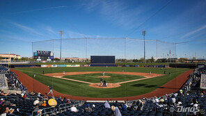 생중계·유료입장·시구…스프링캠프 연습경기가 달라졌어요