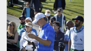 세계랭킹 1위 스피스 8오버파 악몽, 황제 자리도 흔들