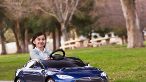 테슬라, ‘최고 시속 9.7km’ 완구용 전기차 출시…가격은?