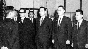 [토요기획]초대 국세청장 車번호 ‘관 1-700’… 세수 700억 각오 담아