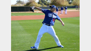 ‘재활’ 류현진, 19일 첫 불펜피칭…시즌대비 첫 관문 거쳐