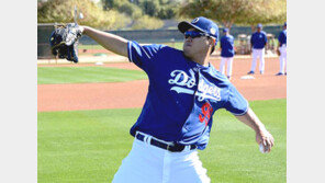 류현진 두번째 불펜 투구…“우리는 그가 10월에 던지길 바란다”