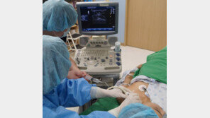 [Health&Beauty]어깨 통증, 국소마취로 피부 절개없이 치료 