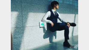 ‘몬스터’ 이열음과 호흡 이기광 “재벌 2세의 오후의 휴식”…투명의자 인증샷 ‘폭소’