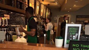 스타벅스 직원, 청각 장애인 손님 위해 수화 배운 ‘훈훈한 사연’