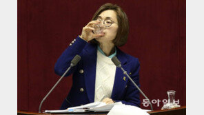 은수미 의원, 필리버스터 8시간째 연설…DJ 기록 깬 김광진 넘어 