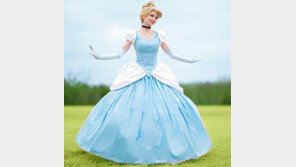 디즈니 공주로 변신한 여성, ‘전 세계 인기 폭발!’