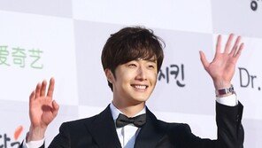 ‘한류스타’ 정일우, 조용히 잘 나가네