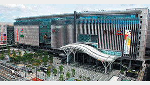 꽃중년 나홀로 배낭여행, 호텔 예약 사이트 들어가니 자신만만