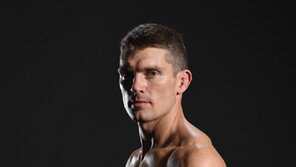 톰슨 방한…격투기 팬 ‘두근두근’