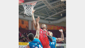 “전성현을 위해…” 똘똘뭉친 KGC 기선제압