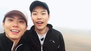 ‘꽃보다 청춘’ 박보검, 안재홍-류준열-고경표 함께한 셀카 공개…‘빛나는 미모’