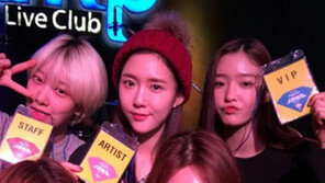 [연예 뉴스 스테이션] 걸그룹 다이아, 3·1절 태극기 증정 행사