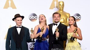 디캐프리오, 22년 만에 ‘오스카 징크스’ 깨다