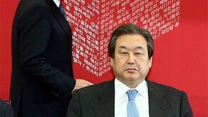 ‘한순간 훅 간다’ 써붙인 날… 루머 공방에 당대표 고개 숙여